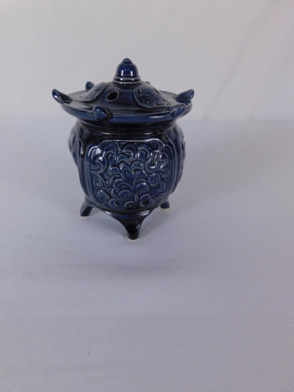 Vintage Blue Ceramic Floral Warmer Burner Small Footed Made In Japan Decor - Picture 2 of 8
